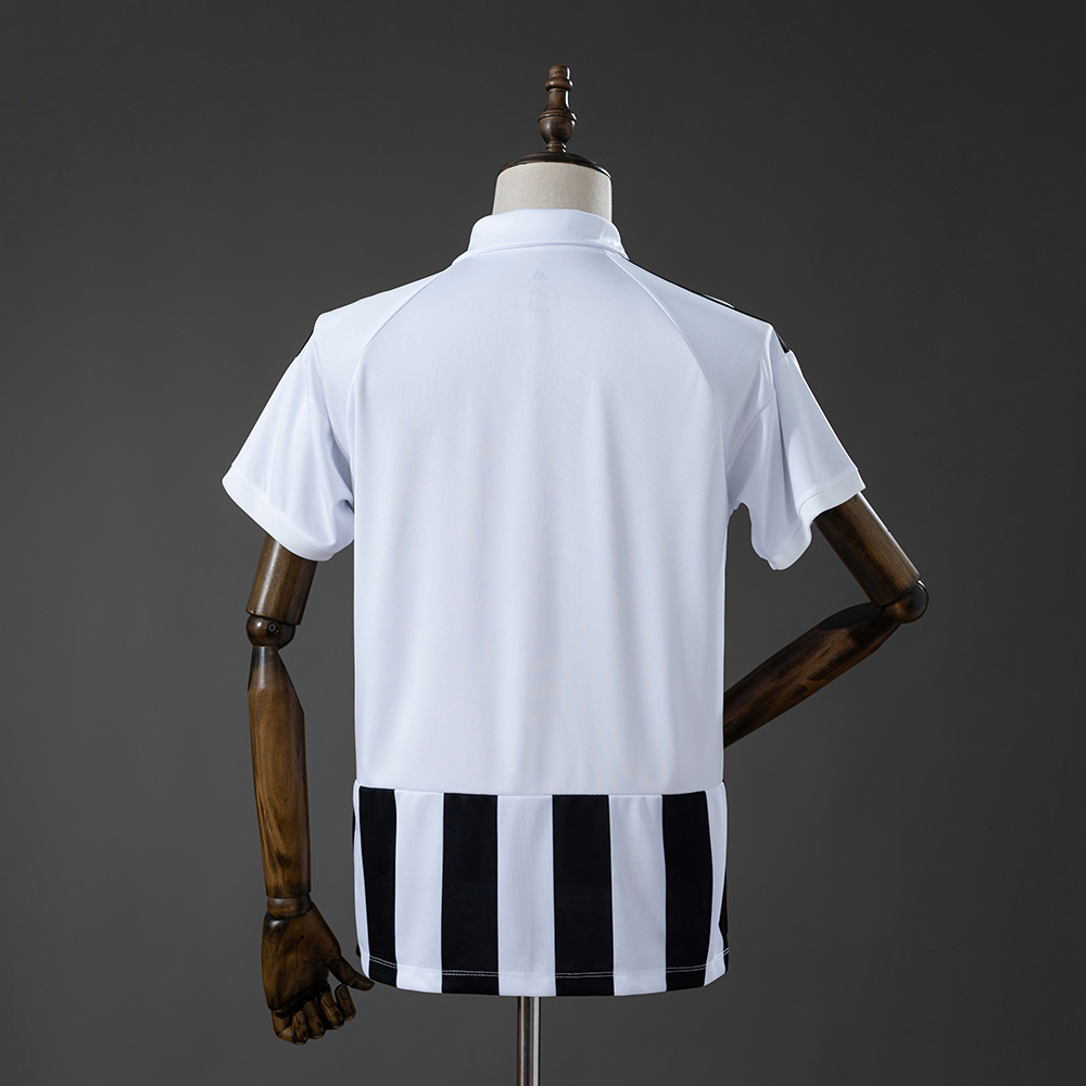 Juventus 26/27 Home Jersey Foto 2