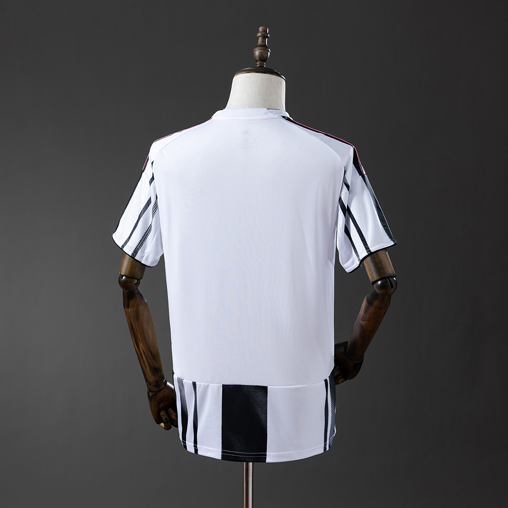 Juventus 25/26 Home Jersey Foto 2