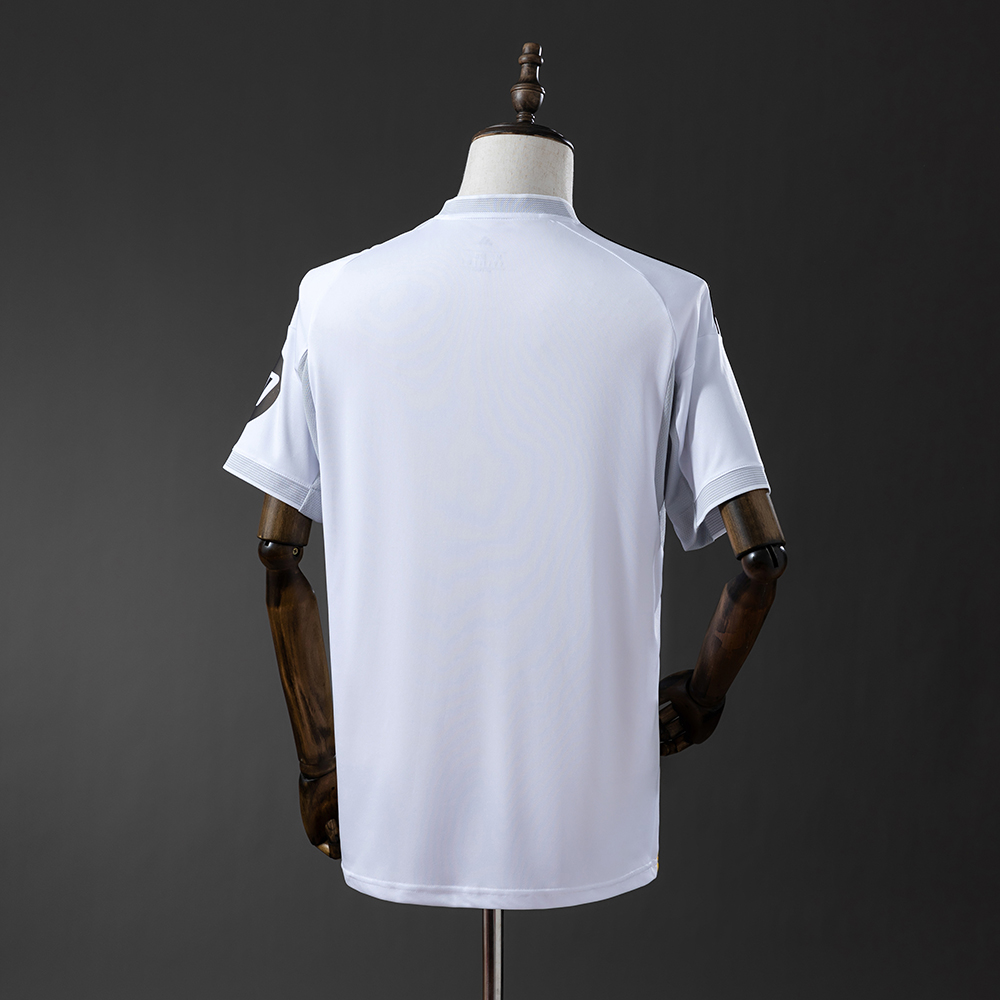 Real Madrid 25/26 home Jersey Foto 2