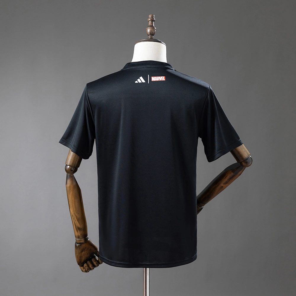 Real Madrid 25/26 Marvel Comics Jersey Black Foto 2