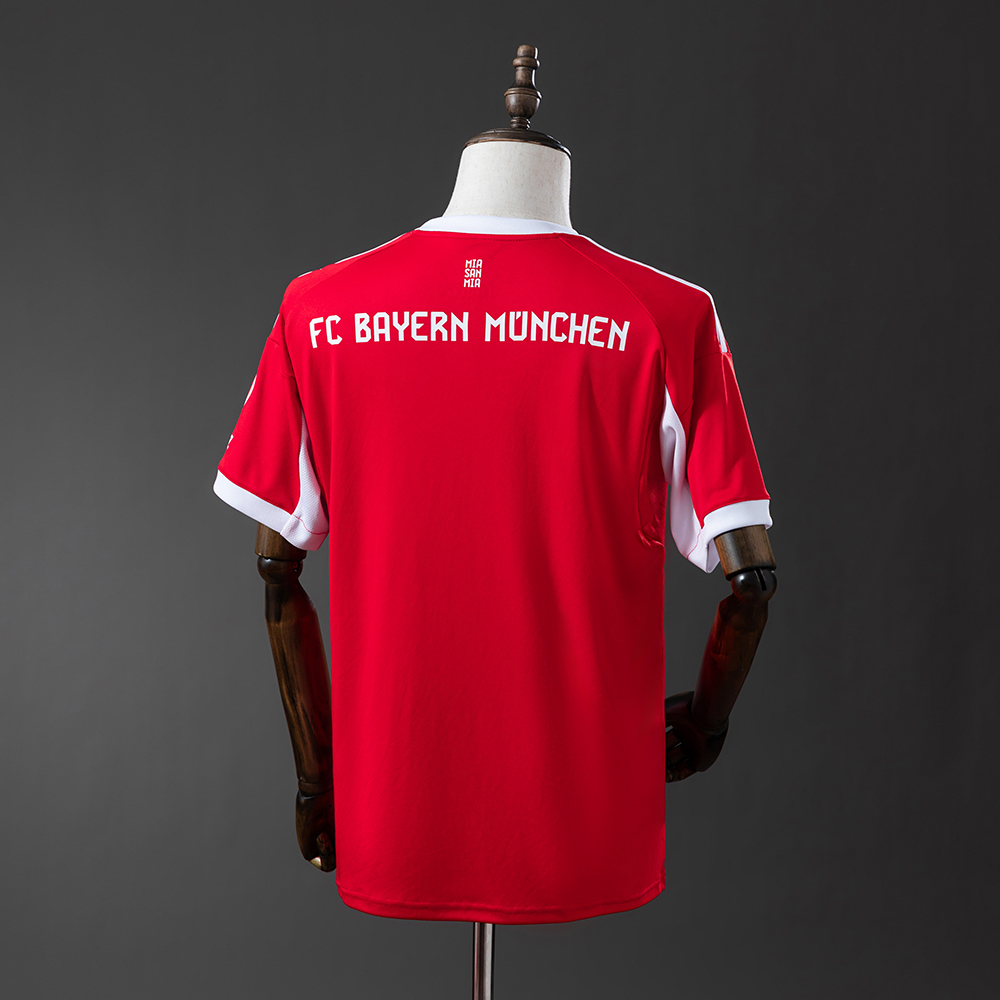 Bayern Munich 25/26 home Jersey Foto 2