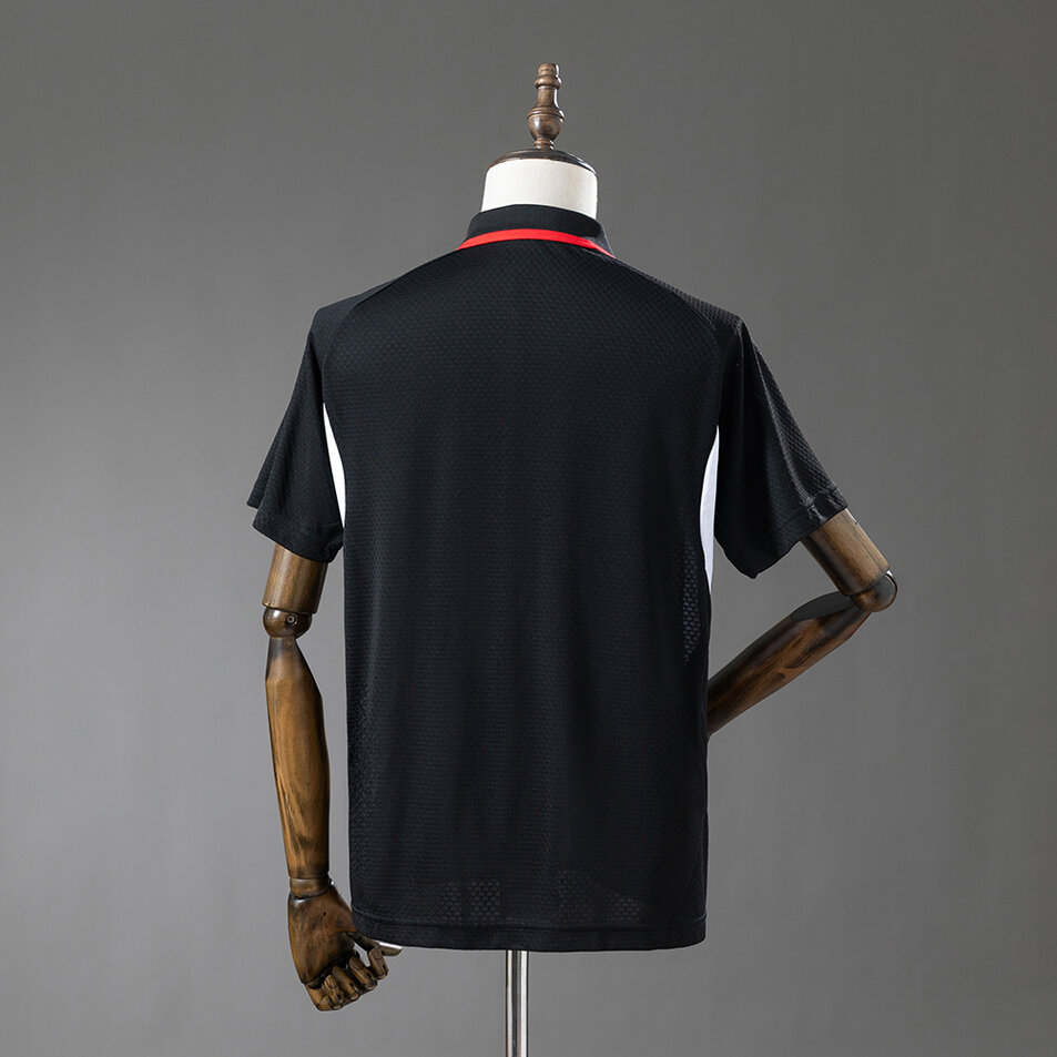 Liverpool 25/26 POLO Black Foto 2