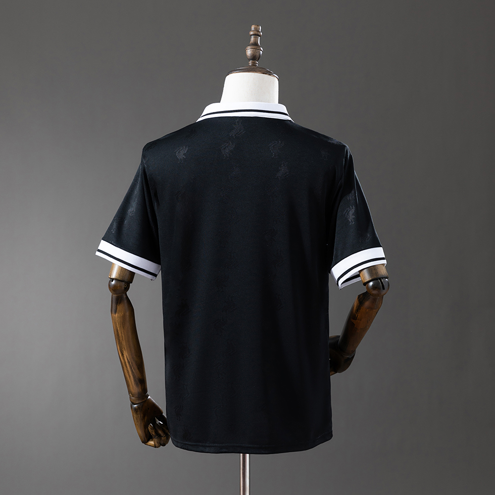 Liverpool 96/97 Black Retro Jersey Foto 2