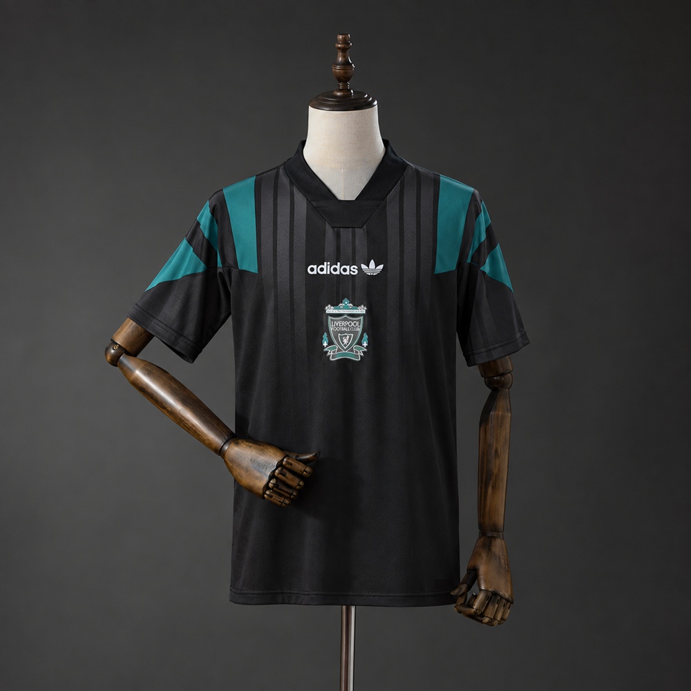 Liverpool 26/27 EQT Black Retro Jersey