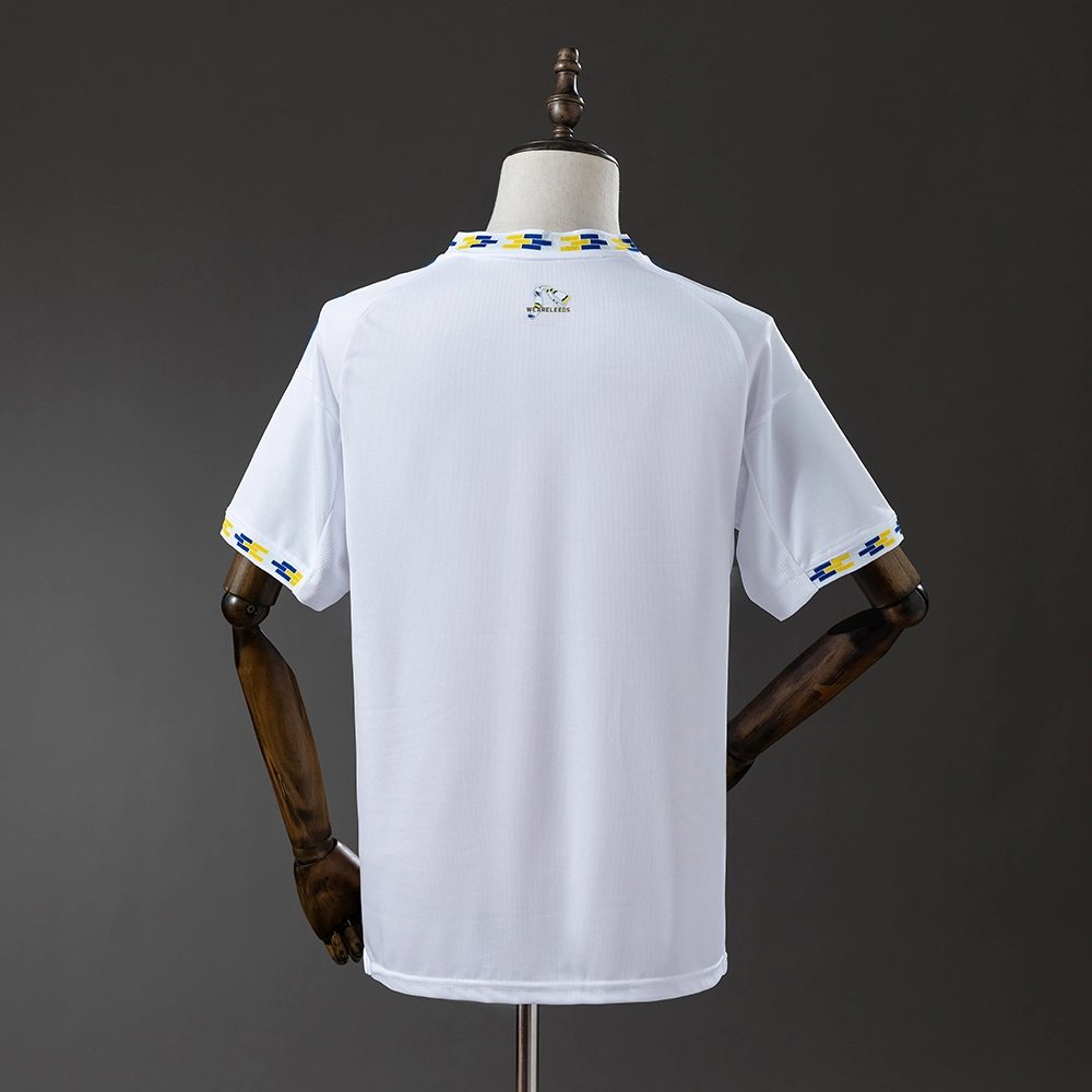 Leeds United 25/26 Home Jersey Foto 2